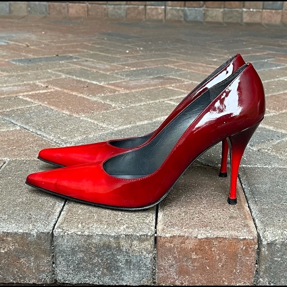 Stuart Weitzman red ombré patent leather pumps - Picture 2 of 9